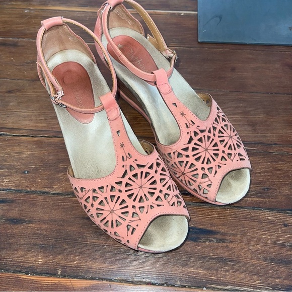 Earthies Pink Wedge Peep-Toe Sandals - Picture 1 of 7